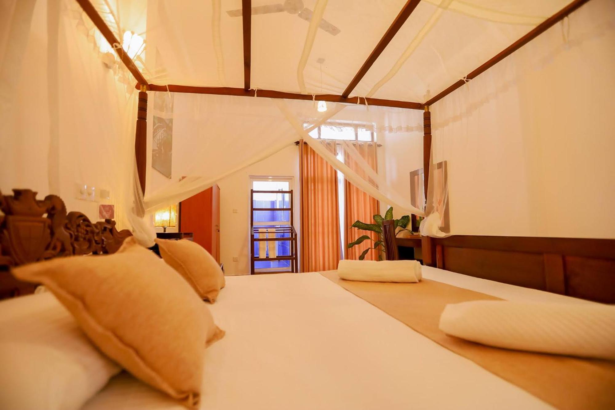 Nibbana Mirissa Hotel Exterior photo